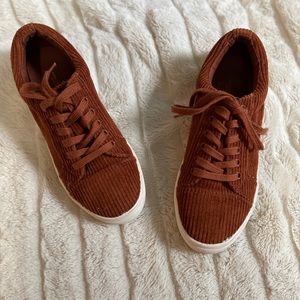 american eagle sneakers